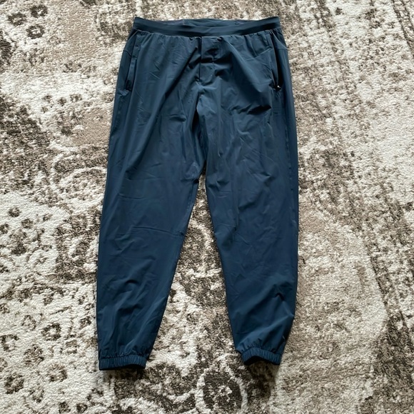 Lululemon Men’s Surge jogger pants 29” XL - Picture 4 of 10